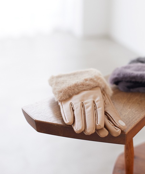 LE VERNIS（ル・ベルニ）の「LE VERNIS(ル・ベルニ)フェイクファーグローブ（手袋・レディース・ブラック/ライトグレー/ベージュ・FREE）」の10枚目の写真