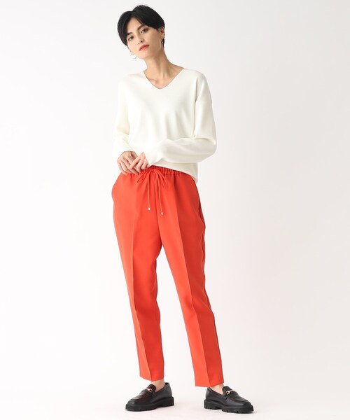 OPAQUE.CLIP（オペークドットクリップ）の「◆シルキーウールMIX Vネックニット【WEB限定カラー】（ニット/セーター・レディース・ブラック/オフホワイト/ダークオレンジ/ベージュ系8/ブルー/イエロー/ダークブラウン・36/38/40/42）」の15枚目の写真