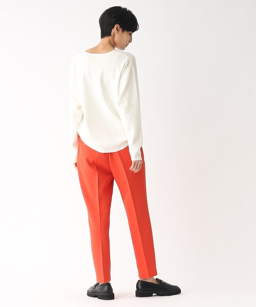 OPAQUE.CLIP（オペークドットクリップ）の「◆シルキーウールMIX Vネックニット【WEB限定カラー】（ニット/セーター・レディース・ブラック/オフホワイト/ダークオレンジ/ベージュ系8/ブルー/イエロー/ダークブラウン・36/38/40/42）」の17枚目の写真