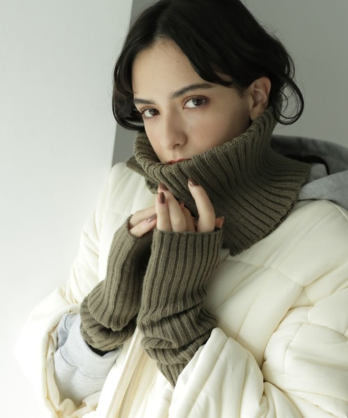 LAKOLE（ラコレ）の「ニットアームウォーマー / 353600（アームカバー・レディース・ブラウン/グレー/オフホワイト/カーキ・FREE）」の2枚目の写真