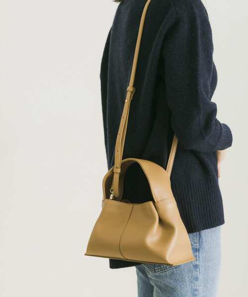 URBAN RESEARCH(アーバンリサーチ)の「ワンハンドル2WAYタックバッグ(ハンドバッグ・レディース・ベージュ/ブラック・-)」の14枚目の写真