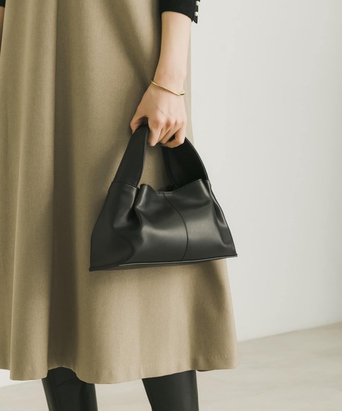 URBAN RESEARCH(アーバンリサーチ)の「ワンハンドル2WAYタックバッグ(ハンドバッグ・レディース・ベージュ/ブラック・-)」の7枚目の写真