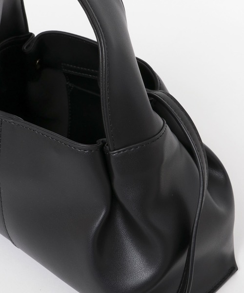 URBAN RESEARCH(アーバンリサーチ)の「ワンハンドル2WAYタックバッグ(ハンドバッグ・レディース・ベージュ/ブラック・-)」の11枚目の写真