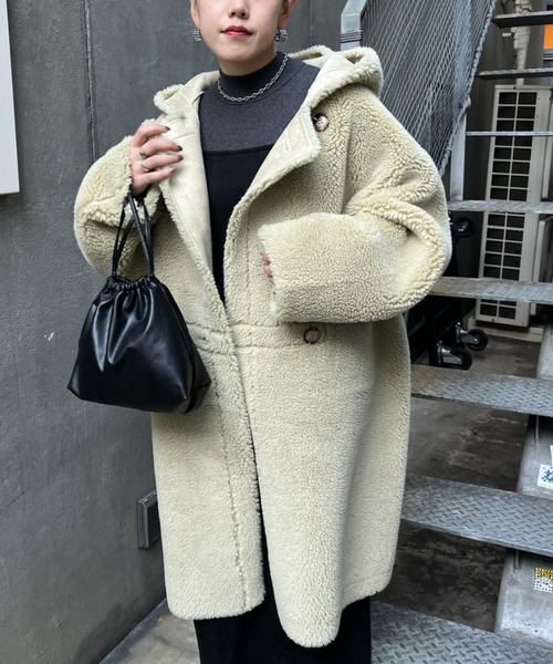 CIAOPANIC（チャオパニック）の「リバーシブルフェイクボアコート（ムートンコート・レディース・レモンイエロー/チャコールグレー・FREE）」の3枚目の写真