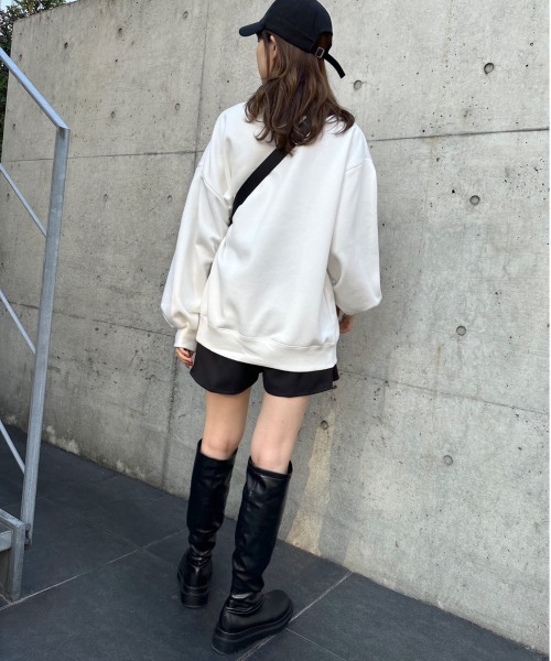 OLIVE des OLIVE（オリーブデオリーブ）の「ワンポイント刺繍チュニックスウェット（スウェット・レディース・オートミール/オフホワイト/ブラック・FREE）」の6枚目の写真