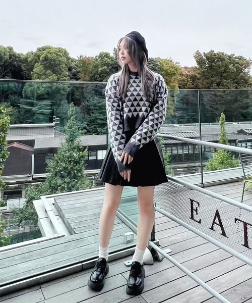 Figments（フィグメンツ）の「トライアングル柄セーター（ニット/セーター・レディース・ブラック/ブラウン・FREE）」の15枚目の写真