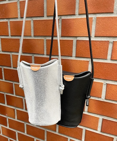 Beau're(ヴュレ)の「BEAURE ヴュレ カウレザー スマホショルダー(ショルダーバッグ・レディース・ブルーグレー/ブラック/シルバー・FREE)」の17枚目の写真