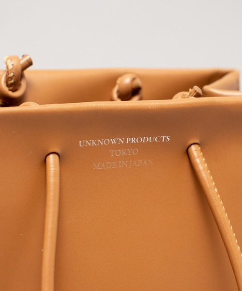 UNKNOWN PRODUCTS（アンノウンプロダクツ）の「【 UNKNOWN PRODUCTS / アンノウンプロダクツ 】 LEATHER PAPER SHOULDER BAG LOGO MINI / レザーペーパーショルダーバッグ  ミニ（ショルダーバッグ・レディース・ブラック/ブルー/イエロー/オレンジ/ミント/ホワイト/グリーン/ブラウン/レッド/ライトベージュ/ライム/マジェンタ・FREE）」の17枚目の写真