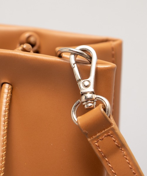 UNKNOWN PRODUCTS（アンノウンプロダクツ）の「【 UNKNOWN PRODUCTS / アンノウンプロダクツ 】 LEATHER PAPER SHOULDER BAG LOGO MINI / レザーペーパーショルダーバッグ  ミニ（ショルダーバッグ・レディース・ブラック/ブルー/イエロー/オレンジ/ミント/ホワイト/グリーン/ブラウン/レッド/ライトベージュ/ライム/マジェンタ・FREE）」の18枚目の写真