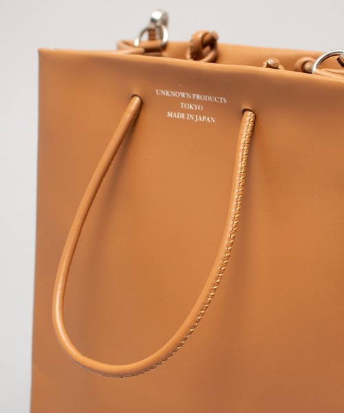 UNKNOWN PRODUCTS（アンノウンプロダクツ）の「【 UNKNOWN PRODUCTS / アンノウンプロダクツ 】 LEATHER PAPER SHOULDER BAG LOGO MINI / レザーペーパーショルダーバッグ  ミニ（ショルダーバッグ・レディース・ブラック/ブルー/イエロー/オレンジ/ミント/ホワイト/グリーン/ブラウン/レッド/ライトベージュ/ライム/マジェンタ・FREE）」の19枚目の写真