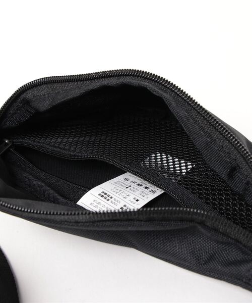 NIKE(ナイキ)の「《NIKEアパレル》ナイキ EQ SML ITEM WAISTPCK(ボディバッグ/ウエストポーチ・レディース・ブラック/グリーン系その他/グレー・フリー)」の5枚目の写真