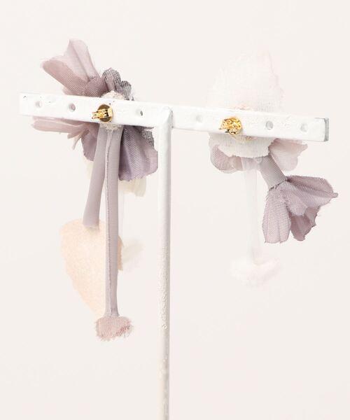 m.soeur（エムスール）の「リーフとスイートピーのピアス（ピアス（両耳用）・レディース・ブラック/ホワイト/グレー・FREE）」の9枚目の写真