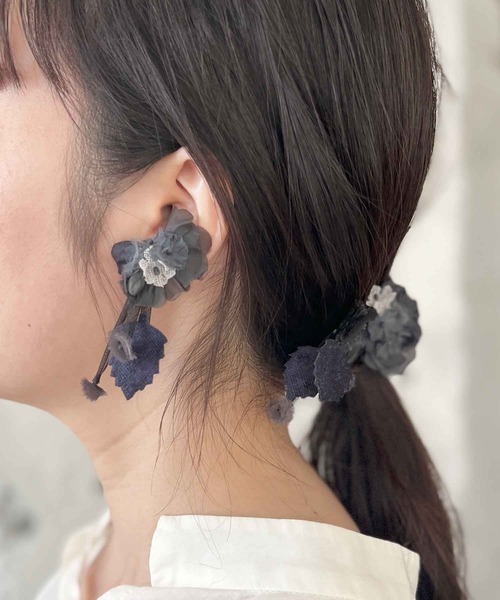 m.soeur（エムスール）の「リーフとスイートピーのピアス（ピアス（両耳用）・レディース・ブラック/ホワイト/グレー・FREE）」の8枚目の写真