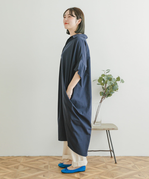 ITEMS URBANRESEARCH（アイテムズ アーバンリサーチ）の「ドルマンシャツワンピース（シャツワンピース・レディース・オフホワイト/マスタード/カーキ/ネイビー・FREE）」の17枚目の写真