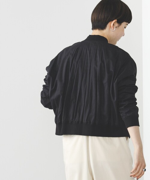 BEAMS HEART（ビームスハート）の「BEAMS HEART / コットン ショート MA-1ブルゾン（MA-1・レディース・ベージュ/ブラック/オリーブ・FREE）」の7枚目の写真