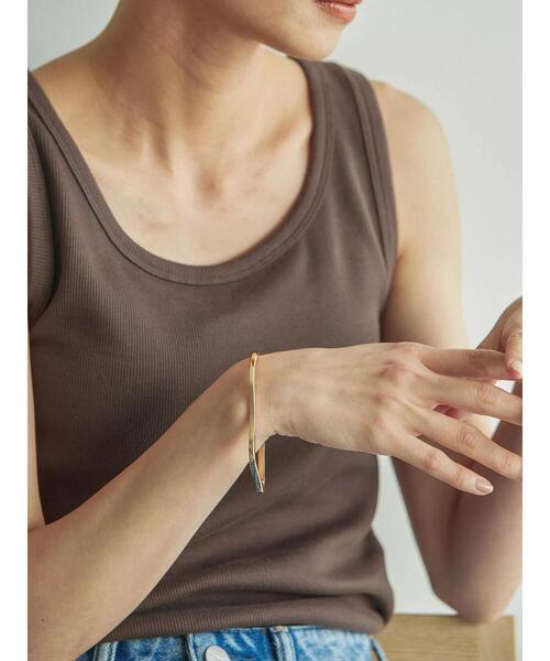 AMERICAN HOLIC（アメリカンホリック）の「変形メタルバングル（バングル/リストバンド・レディース・ゴールド/シルバー・FREE）」の2枚目の写真