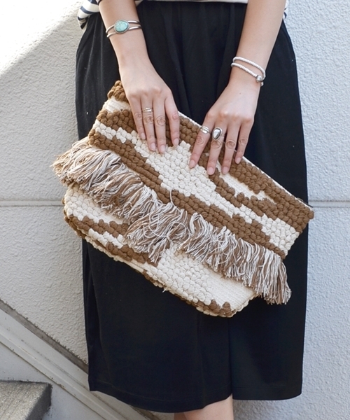 SHIPS for women(シップスフォーウィメン)の「《追加予約》フリンジクラッチ◆■(クラッチバッグ・レディース・ブラック/キャメル/ネイビー/ライトブルー・ONE SIZE)」の4枚目の写真