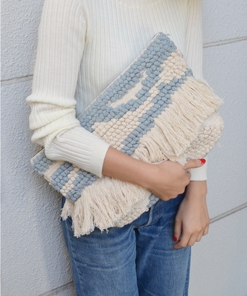 SHIPS for women(シップスフォーウィメン)の「《追加予約》フリンジクラッチ◆■(クラッチバッグ・レディース・ブラック/キャメル/ネイビー/ライトブルー・ONE SIZE)」の2枚目の写真