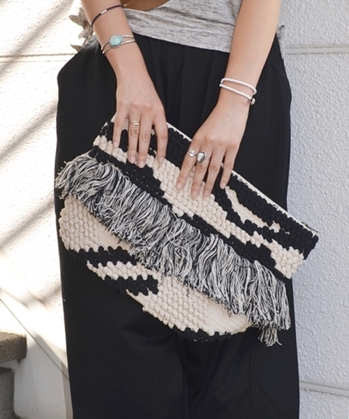 SHIPS for women(シップスフォーウィメン)の「《追加予約》フリンジクラッチ◆■(クラッチバッグ・レディース・ブラック/キャメル/ネイビー/ライトブルー・ONE SIZE)」の1枚目の写真