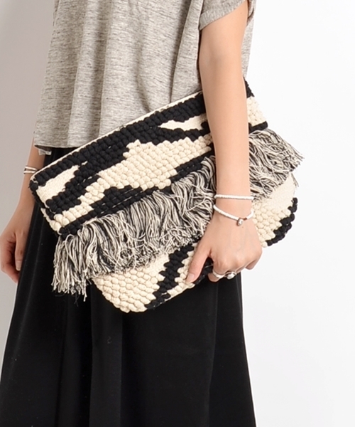 SHIPS for women(シップスフォーウィメン)の「《追加予約》フリンジクラッチ◆■(クラッチバッグ・レディース・ブラック/キャメル/ネイビー/ライトブルー・ONE SIZE)」の10枚目の写真