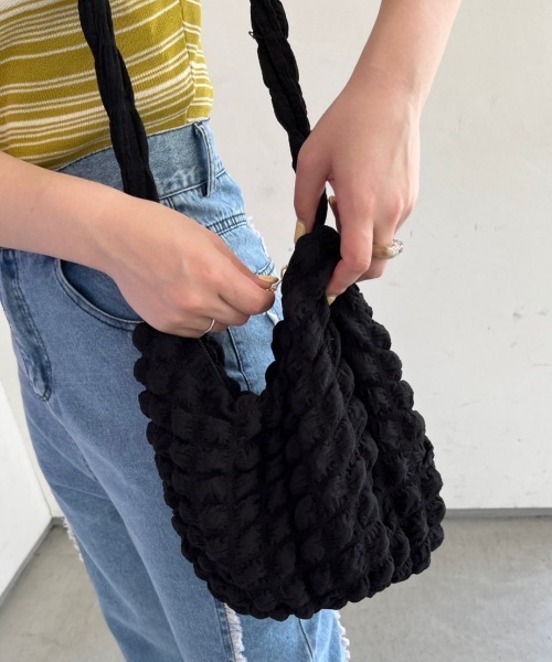 nemne store(ネンネストア)の「《Delfy》ぽこぽこミニショルダーバッグ(ショルダーバッグ・レディース・アイボリー/ブラック・フリー)」の8枚目の写真