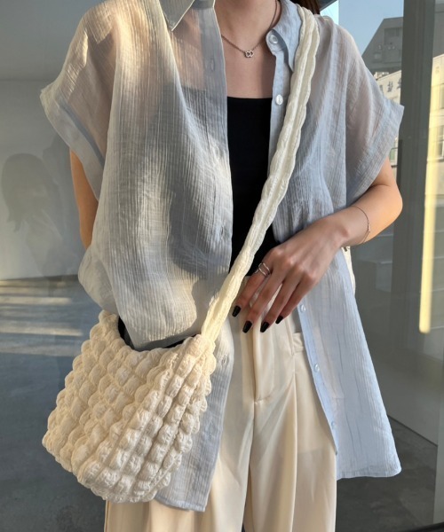 nemne store(ネンネストア)の「《Delfy》ぽこぽこミニショルダーバッグ(ショルダーバッグ・レディース・アイボリー/ブラック・フリー)」の6枚目の写真