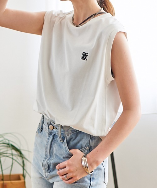 Rejoule(リジュール)の「ワンポイント刺繍タンクトップ(Tシャツ/カットソー・レディース・ブラック/オフホワイト/チャコールグレー・フリー)」の4枚目の写真