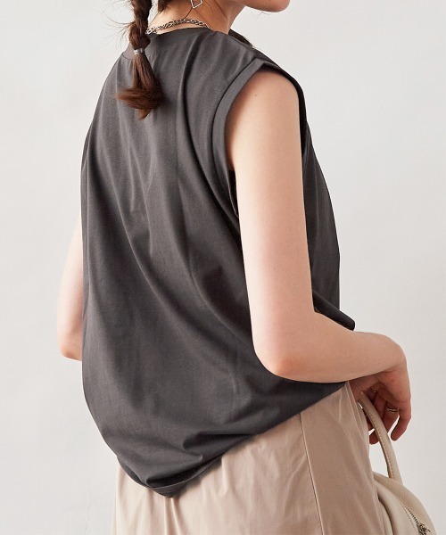 Rejoule(リジュール)の「ワンポイント刺繍タンクトップ(Tシャツ/カットソー・レディース・ブラック/オフホワイト/チャコールグレー・フリー)」の13枚目の写真
