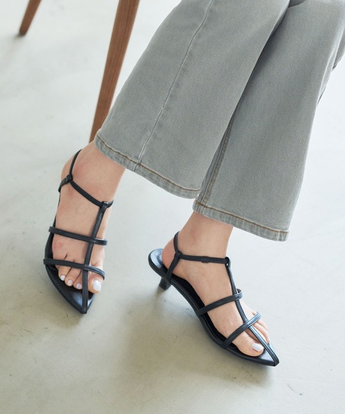 KOBE LETTUCE(コウベレタス)の「Tラインヒールサンダル(サンダル・レディース・ホワイト/シルバー/ブラック・M/LL/L/S)」の5枚目の写真