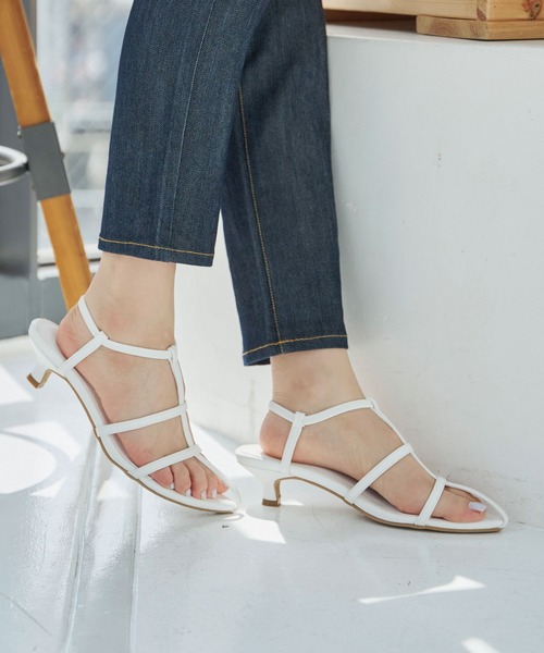 KOBE LETTUCE(コウベレタス)の「Tラインヒールサンダル(サンダル・レディース・ホワイト/シルバー/ブラック・M/LL/L/S)」の6枚目の写真