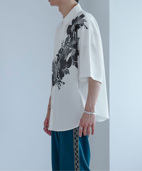 Ellno Loset(エルノロゼット)の「フラワーショルダーシャツ(シャツ/ブラウス・メンズ・オフホワイト/ブラック・SMALL/MEDIUM/LARGE)」の10枚目の写真