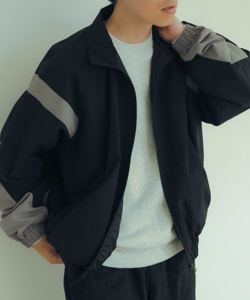 ITEMS URBANRESEARCH(アイテムズ アーバンリサーチ)の「MIL.Nylon Fitness Jacket(ナイロンジャケット・メンズ・ブラック/カーキ・MEDIUM/LARGE)」の5枚目の写真