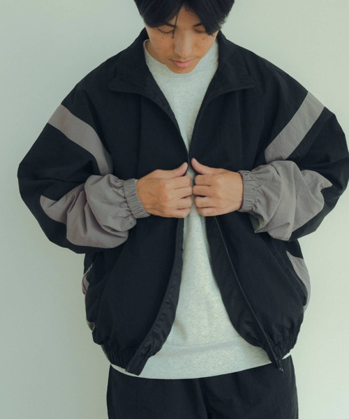 ITEMS URBANRESEARCH(アイテムズ アーバンリサーチ)の「MIL.Nylon Fitness Jacket(ナイロンジャケット・メンズ・ブラック/カーキ・MEDIUM/LARGE)」の6枚目の写真