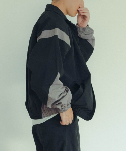 ITEMS URBANRESEARCH(アイテムズ アーバンリサーチ)の「MIL.Nylon Fitness Jacket(ナイロンジャケット・メンズ・ブラック/カーキ・MEDIUM/LARGE)」の7枚目の写真