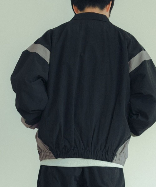 ITEMS URBANRESEARCH(アイテムズ アーバンリサーチ)の「MIL.Nylon Fitness Jacket(ナイロンジャケット・メンズ・ブラック/カーキ・MEDIUM/LARGE)」の8枚目の写真