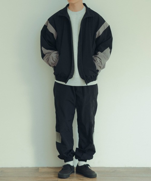 ITEMS URBANRESEARCH(アイテムズ アーバンリサーチ)の「MIL.Nylon Fitness Jacket(ナイロンジャケット・メンズ・ブラック/カーキ・MEDIUM/LARGE)」の9枚目の写真