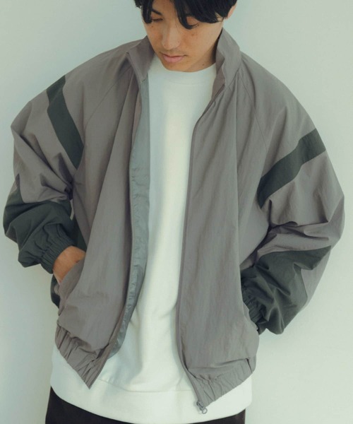 ITEMS URBANRESEARCH(アイテムズ アーバンリサーチ)の「MIL.Nylon Fitness Jacket(ナイロンジャケット・メンズ・ブラック/カーキ・MEDIUM/LARGE)」の10枚目の写真