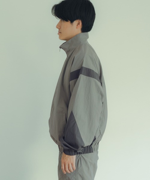 ITEMS URBANRESEARCH(アイテムズ アーバンリサーチ)の「MIL.Nylon Fitness Jacket(ナイロンジャケット・メンズ・ブラック/カーキ・MEDIUM/LARGE)」の14枚目の写真