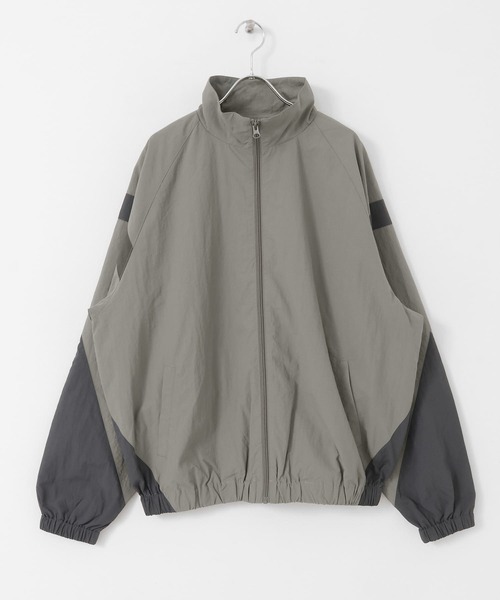 ITEMS URBANRESEARCH(アイテムズ アーバンリサーチ)の「MIL.Nylon Fitness Jacket(ナイロンジャケット・メンズ・ブラック/カーキ・MEDIUM/LARGE)」の20枚目の写真