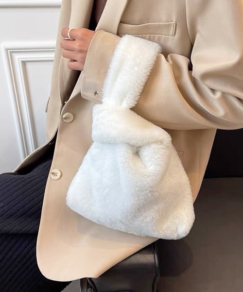 ad thie(アドティエ)の「エコファー ふわふわミニバッグ(ハンドバッグ・レディース・オフホワイト/ブラック/ブラウン・FREE)」の1枚目の写真