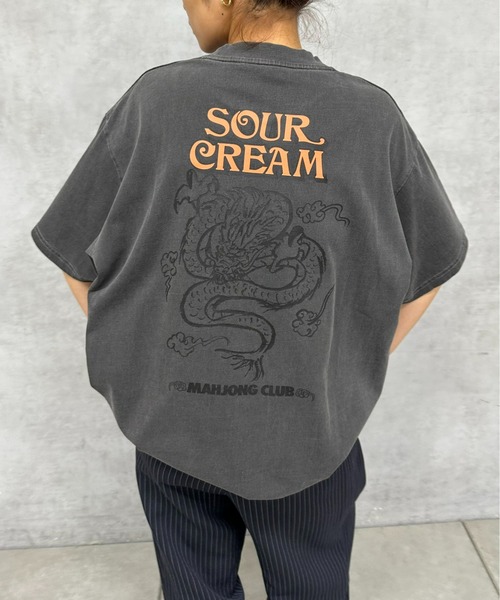 Sourcream(サワークリーム)の「【Sourcream麻雀倶楽部】ドラゴンTEE(Tシャツ/カットソー・メンズ・ホワイト/チャコールグレー・FREE)」の1枚目の写真