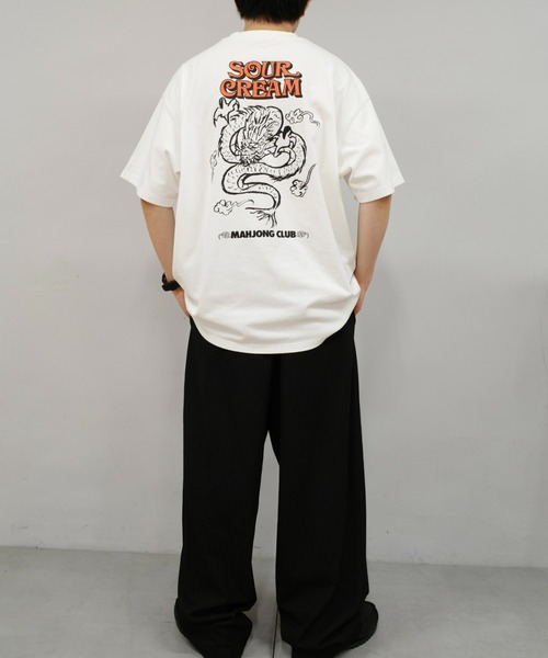 Sourcream(サワークリーム)の「【Sourcream麻雀倶楽部】ドラゴンTEE(Tシャツ/カットソー・メンズ・ホワイト/チャコールグレー・FREE)」の9枚目の写真
