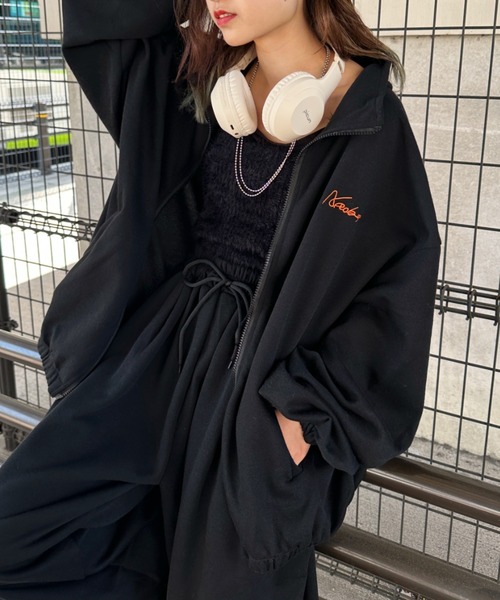 CLEA(クレア)の「【2点SET】刺繍入りビッグサイズスウェットセットアップ(セットアップ・レディース・ブラック/ブルー・M)」の12枚目の写真
