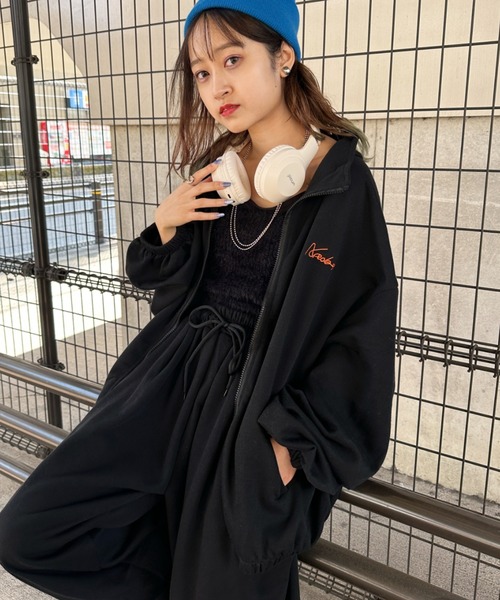 CLEA(クレア)の「【2点SET】刺繍入りビッグサイズスウェットセットアップ(セットアップ・レディース・ブラック/ブルー・M)」の16枚目の写真