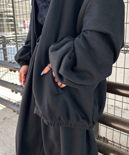 CLEA(クレア)の「【2点SET】刺繍入りビッグサイズスウェットセットアップ(セットアップ・レディース・ブラック/ブルー・M)」の15枚目の写真