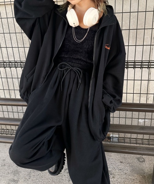 CLEA(クレア)の「【2点SET】刺繍入りビッグサイズスウェットセットアップ(セットアップ・レディース・ブラック/ブルー・M)」の14枚目の写真