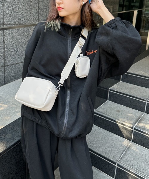 CLEA(クレア)の「【2点SET】刺繍入りビッグサイズスウェットセットアップ(セットアップ・レディース・ブラック/ブルー・M)」の19枚目の写真