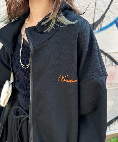 CLEA(クレア)の「【2点SET】刺繍入りビッグサイズスウェットセットアップ(セットアップ・レディース・ブラック/ブルー・M)」の11枚目の写真