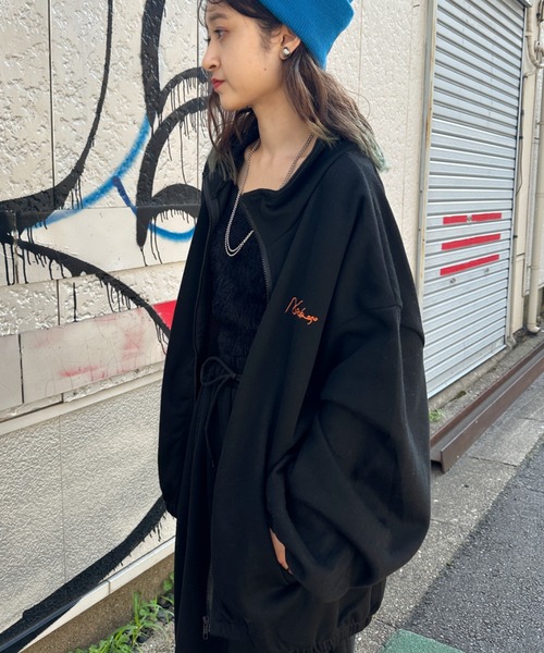 CLEA(クレア)の「【2点SET】刺繍入りビッグサイズスウェットセットアップ(セットアップ・レディース・ブラック/ブルー・M)」の6枚目の写真