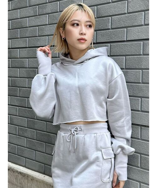 MURUA（ムルーア）の「シャイニークロップトフーディー（Tシャツ/カットソー・レディース・ブルー/ライトグレー/ダークグレー/モカ・FREE）」の5枚目の写真